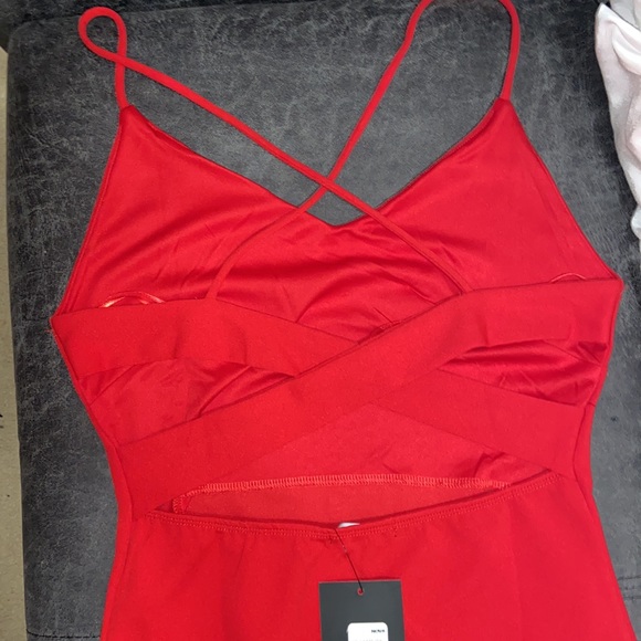 Red dress - Picture 3 of 3